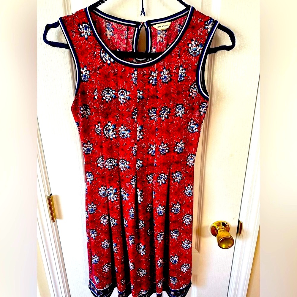 Max Studio Adorable super comfortable slip on dress